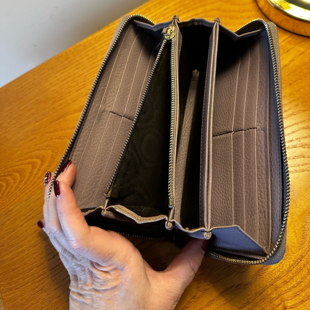 Gucci Mauve Leather Soho Zip Wallet - Picture 9 of 11